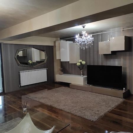 Apartament Lux Ultracentral クラヨーヴァ エクステリア 写真