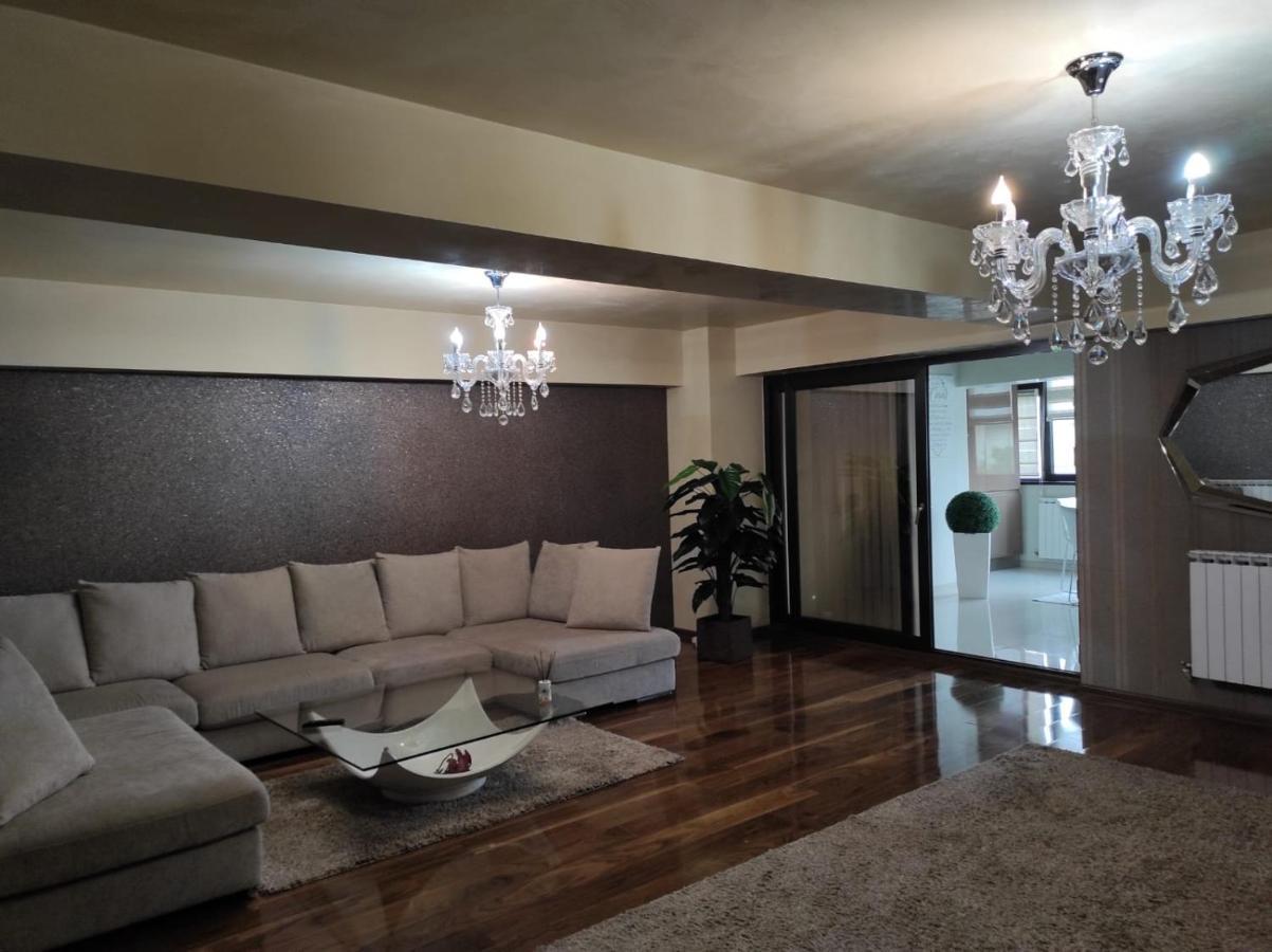 Apartament Lux Ultracentral クラヨーヴァ エクステリア 写真