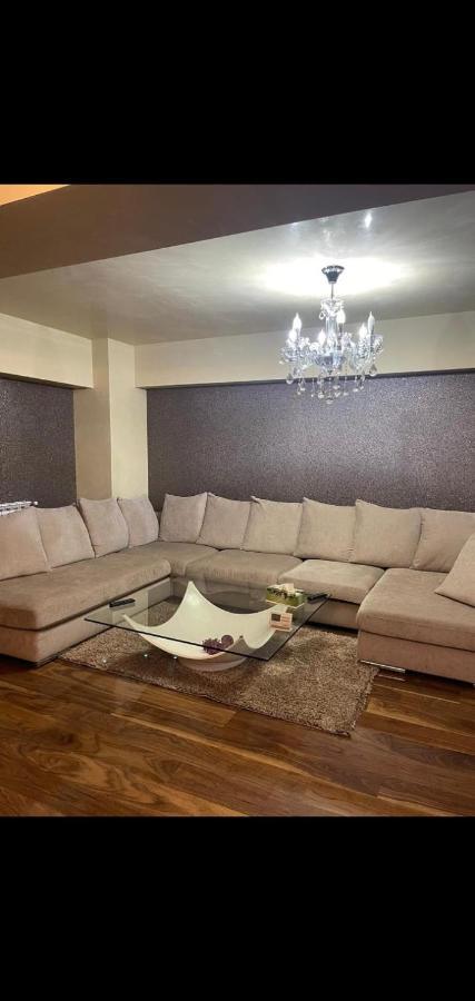 Apartament Lux Ultracentral クラヨーヴァ エクステリア 写真